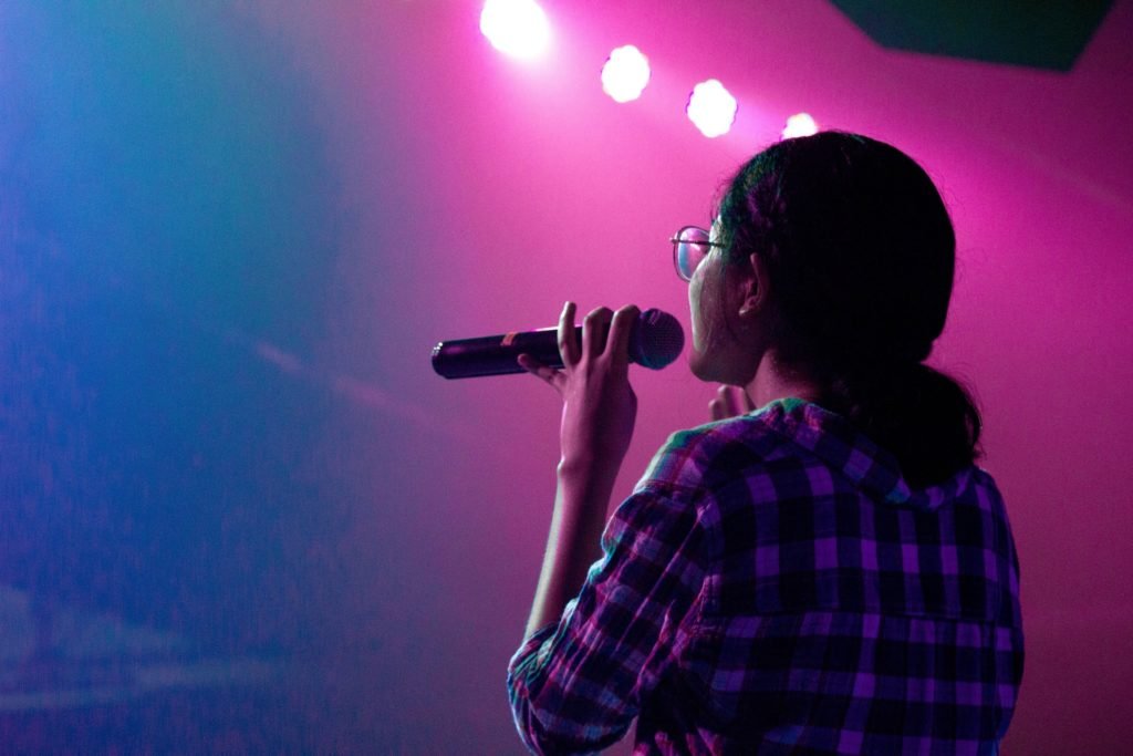woman voice talk sing stage
